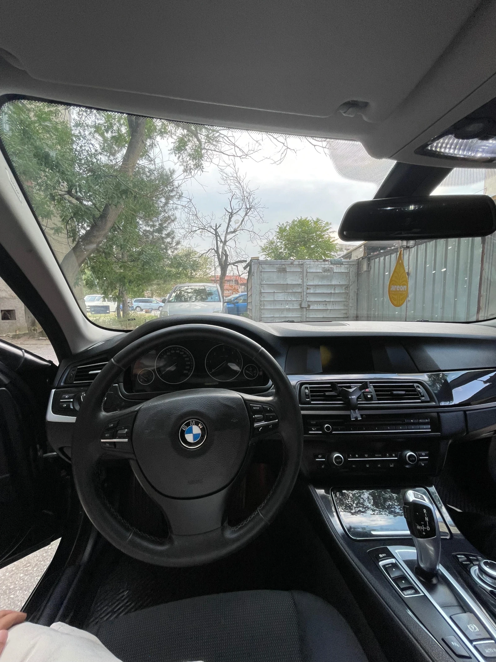 BMW 520, снимка 11 - Автомобили и джипове - 56203125