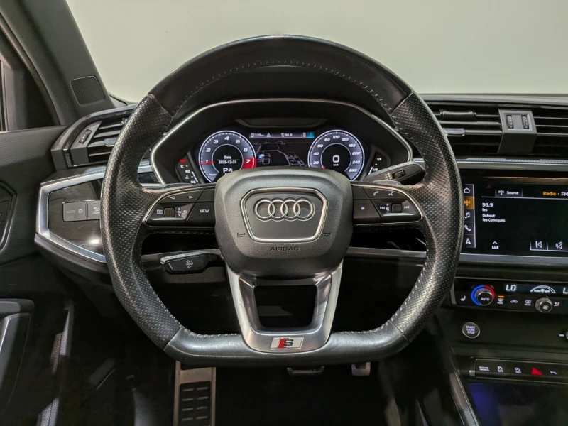 Audi Q3 45 TFSI quattro , снимка 9 - Автомобили и джипове - 53464215