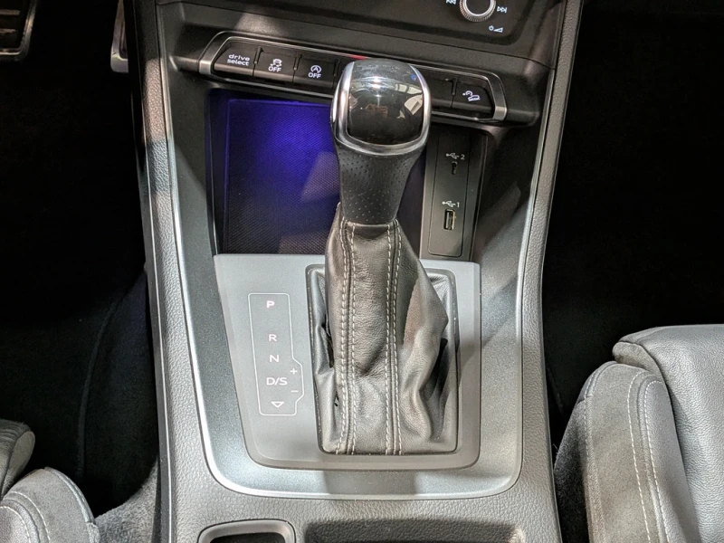 Audi Q3 45 TFSI quattro , снимка 13 - Автомобили и джипове - 53464215