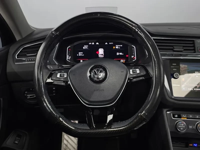 VW Tiguan 2.0 TDI PRESTIGE, снимка 13 - Автомобили и джипове - 55561703