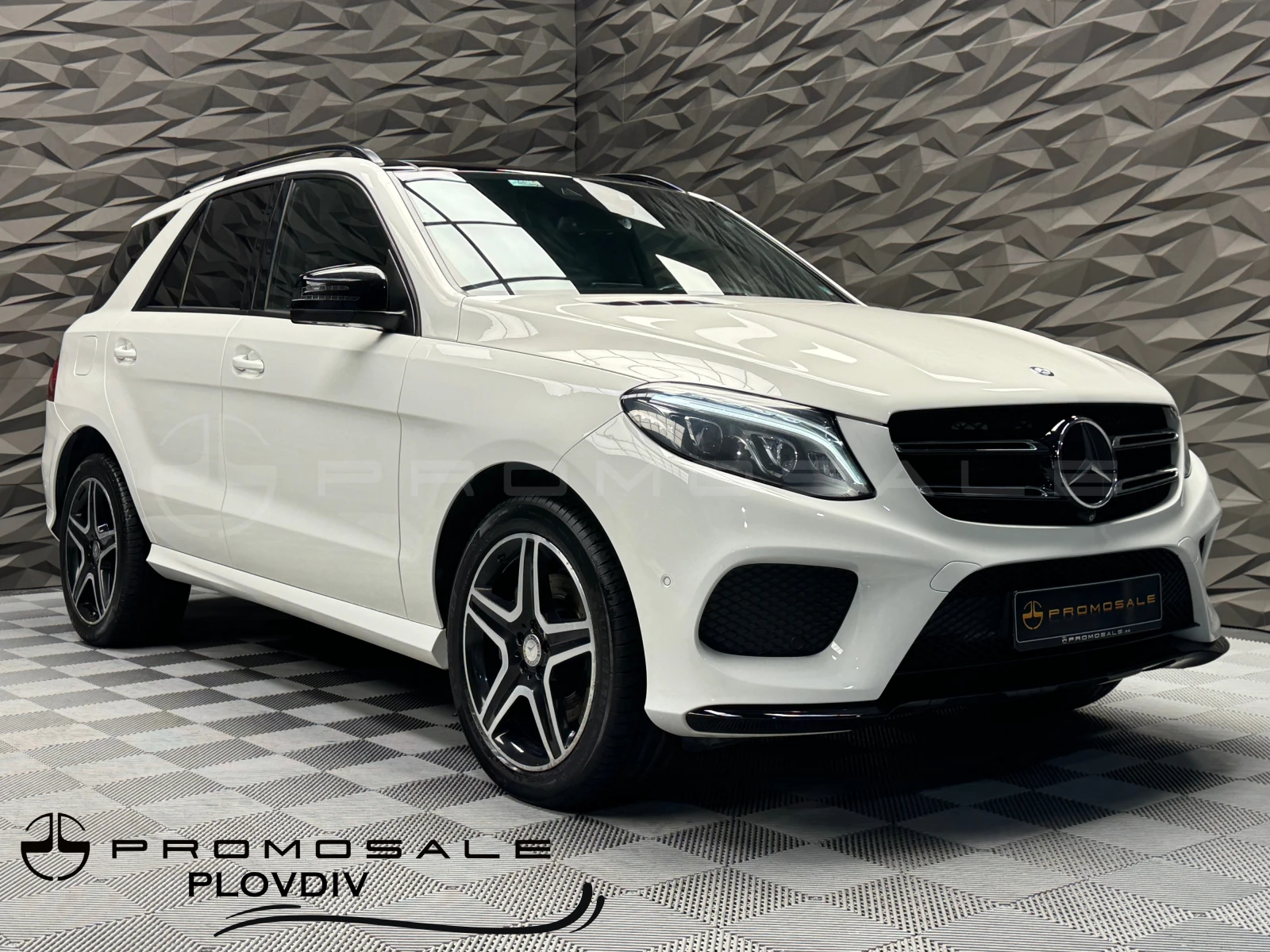 Mercedes-Benz GLE 350 d 4Matic AMG Line* Pano*  - [1] 