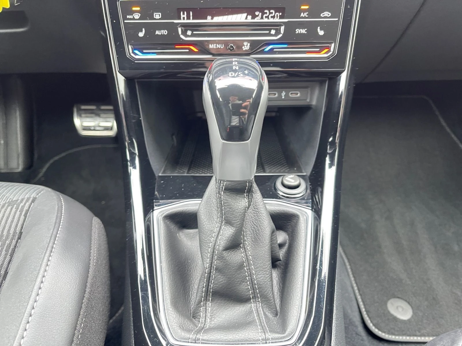 VW T-Cross 1.5 TSI = R-Line= Гаранция - изображение 9