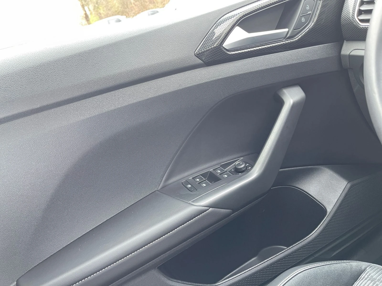 VW T-Cross 1.5 TSI = R-Line= Гаранция - изображение 6