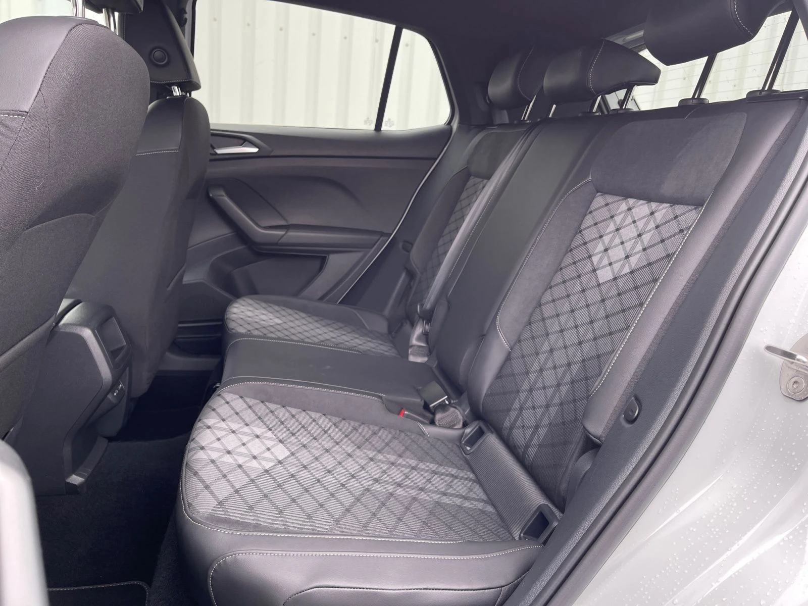 VW T-Cross 1.5 TSI = R-Line= Гаранция - изображение 10