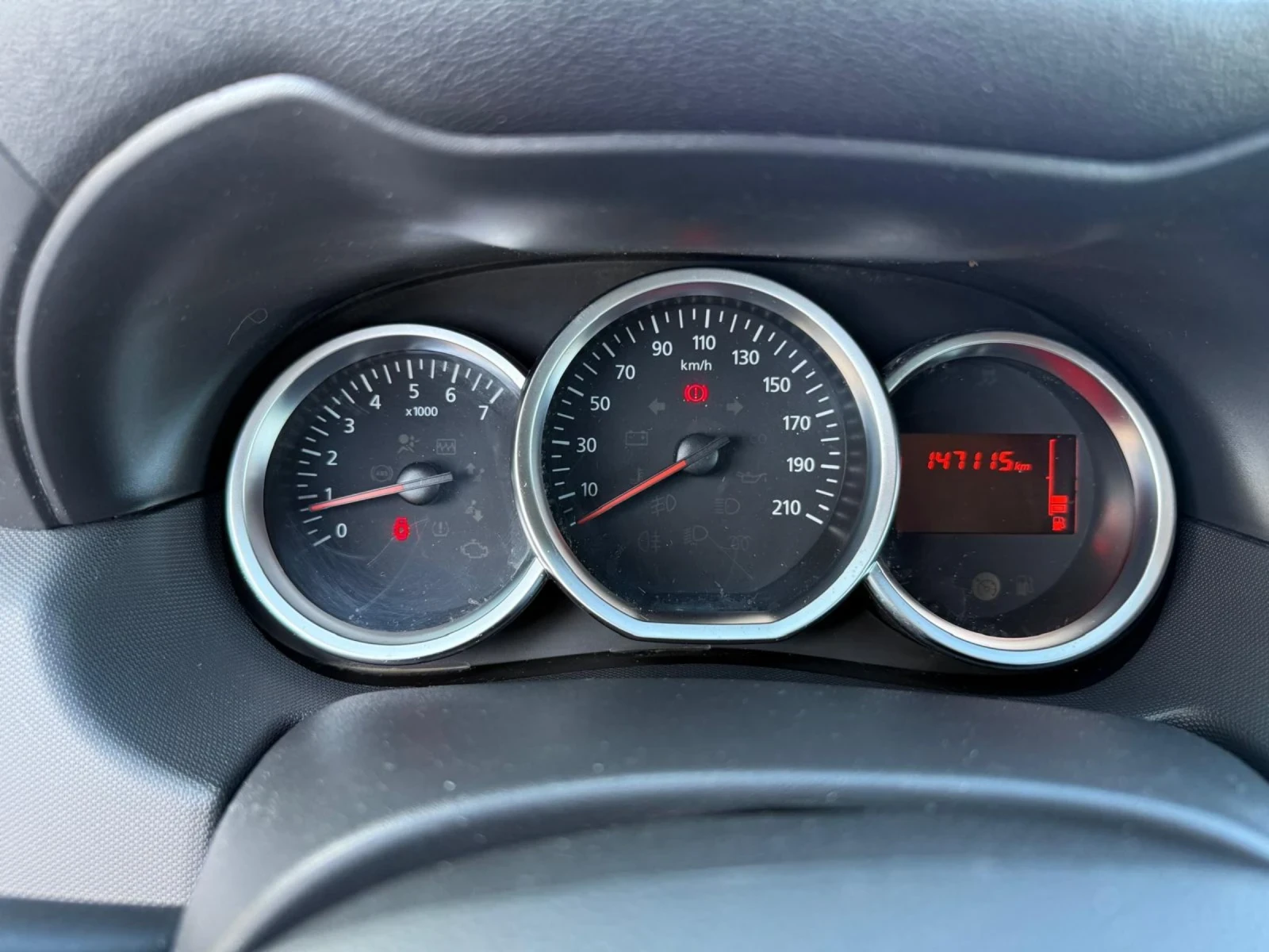 Dacia Duster 1.2TCi, снимка 9 - Автомобили и джипове - 53866629