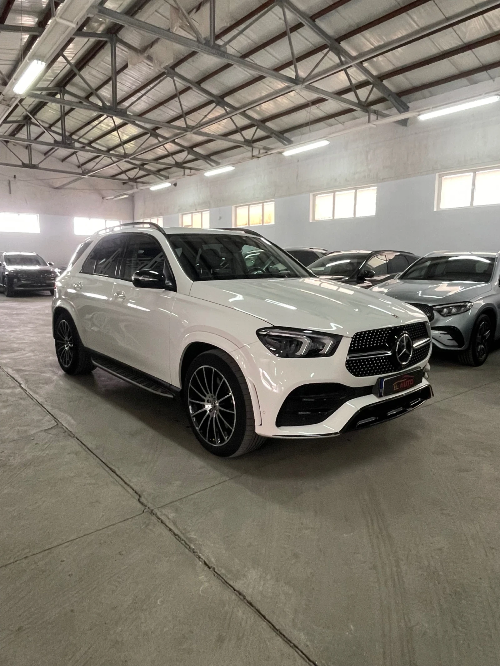 Mercedes-Benz GLE 300 AMG/4mat/360/Airmatic/Distr/ОБСЛУЖЕНА!!!, снимка 2 - Автомобили и джипове - 53892297