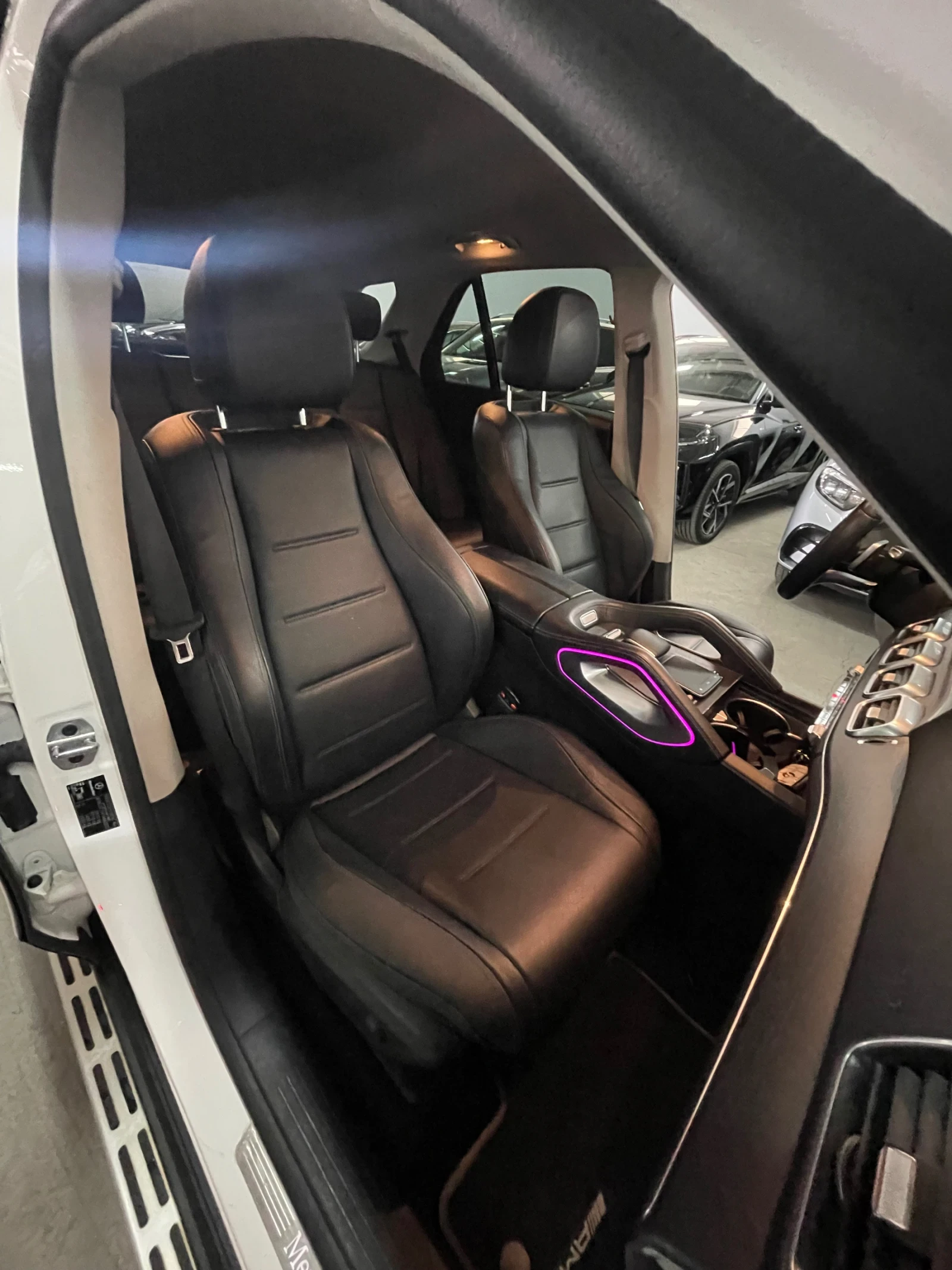 Mercedes-Benz GLE 300 AMG/4mat/360/Airmatic/Distr/ОБСЛУЖЕНА!!!, снимка 12 - Автомобили и джипове - 53892297