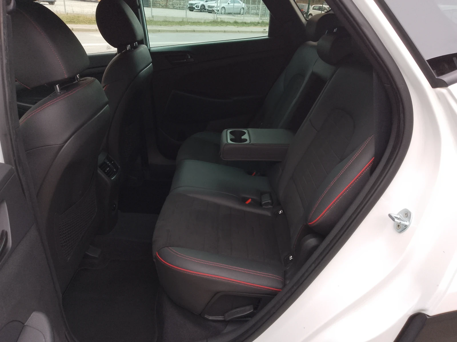 Hyundai Tucson 1.6 CRDI/N-LINE, снимка 16 - Автомобили и джипове - 53927295