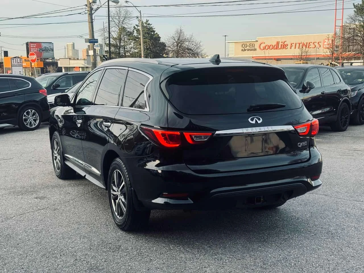 Infiniti QX60 | 360 | BOSE | DISTRONIC | CARFAX | , снимка 2 - Автомобили и джипове - 54653112