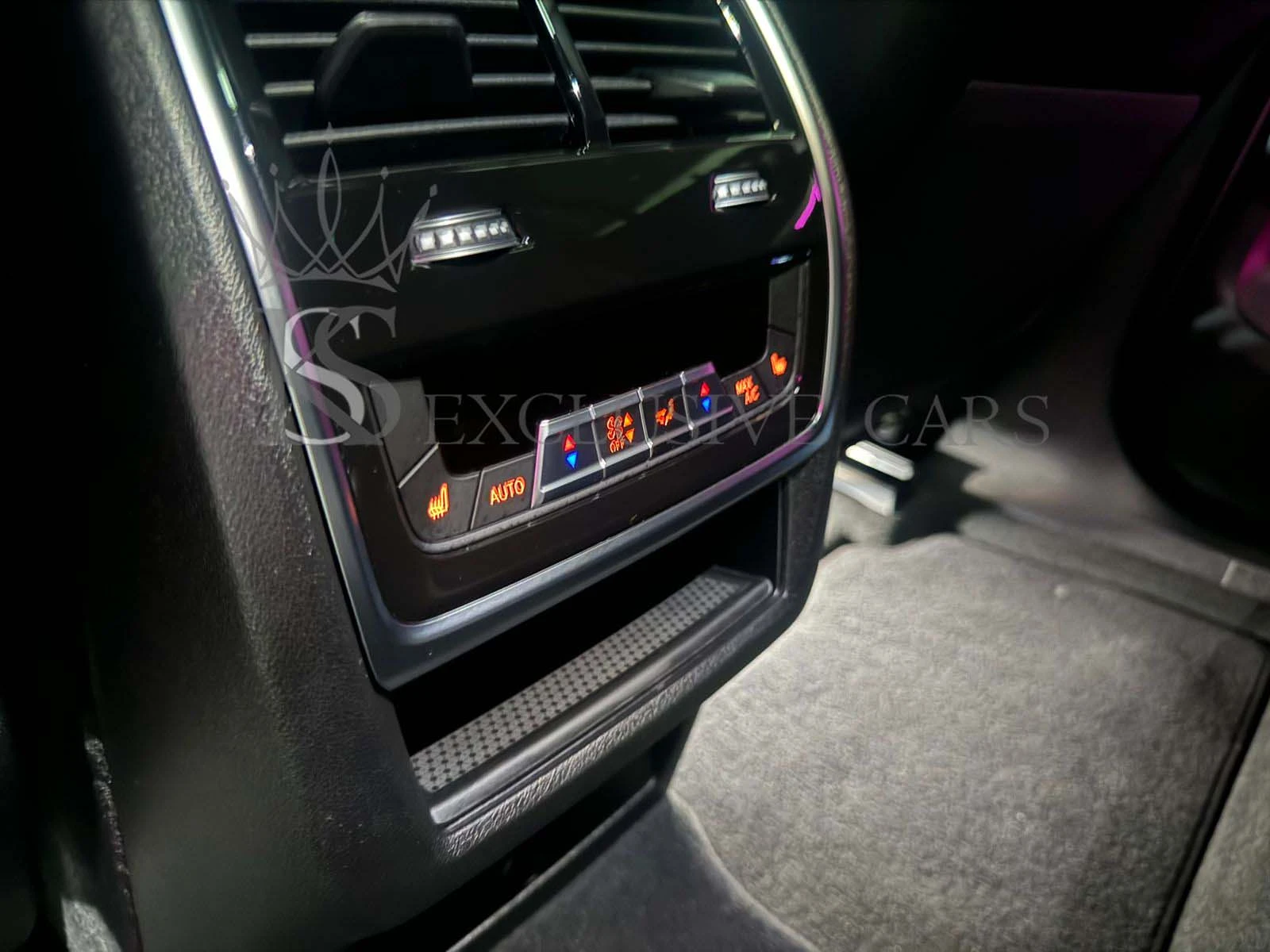 BMW X6 M-SPORT PRO* CARBON* 360* HUD* ВЕНТИЛАЦИЯ* B&W* SK, снимка 16 - Автомобили и джипове - 54830233