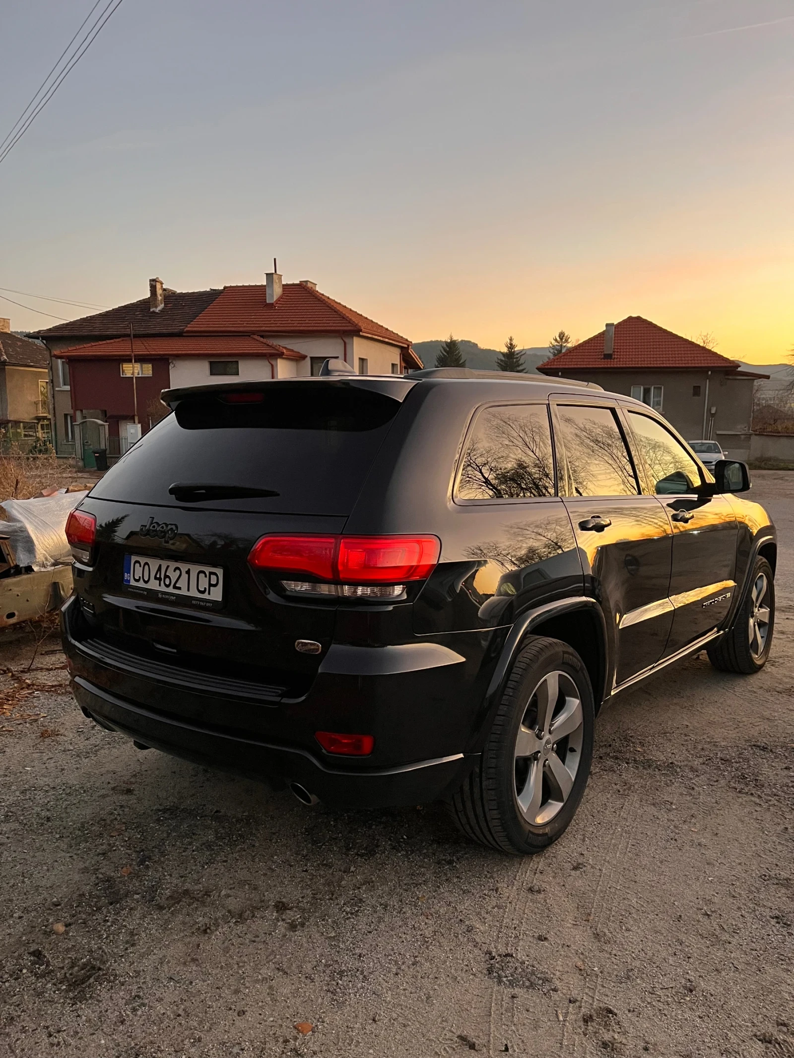 Jeep Grand cherokee DISTRO, AIR, PANO, OVERLAND, 8ZF, снимка 3 - Автомобили и джипове - 54873807