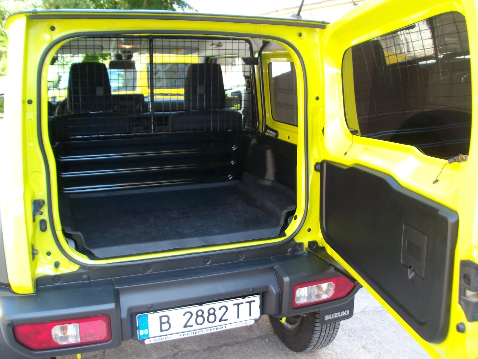 Suzuki Jimny 1.5i COMFORT 4x4 2023 g. 55000 km KATO OT MAGAZINA, снимка 10 - Автомобили и джипове - 55243755
