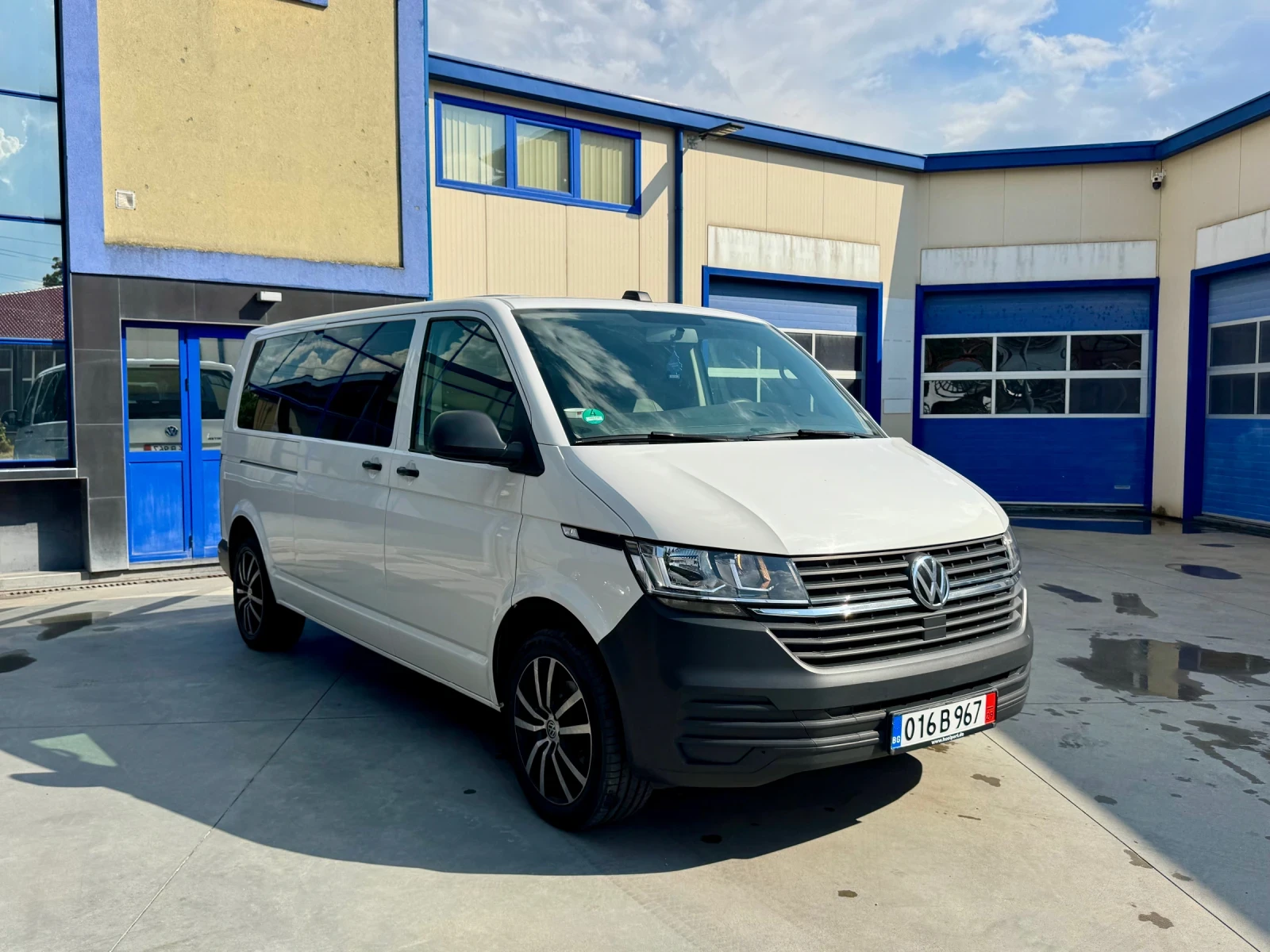 VW T6 .1/8+ 1 места/150к.с/ОБСЛУЖЕНА/РЕАЛНИ КМ, снимка 4 - Бусове и автобуси - 55334462