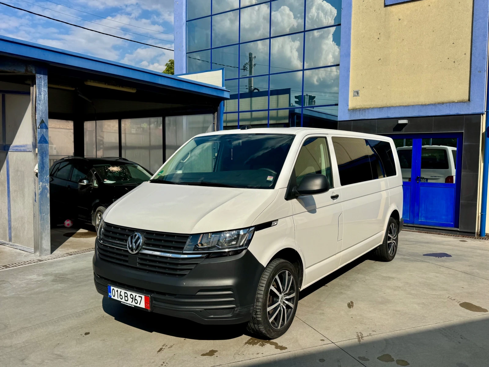 VW T6 .1/8+ 1 места/150к.с/ОБСЛУЖЕНА/РЕАЛНИ КМ, снимка 3 - Бусове и автобуси - 55334462