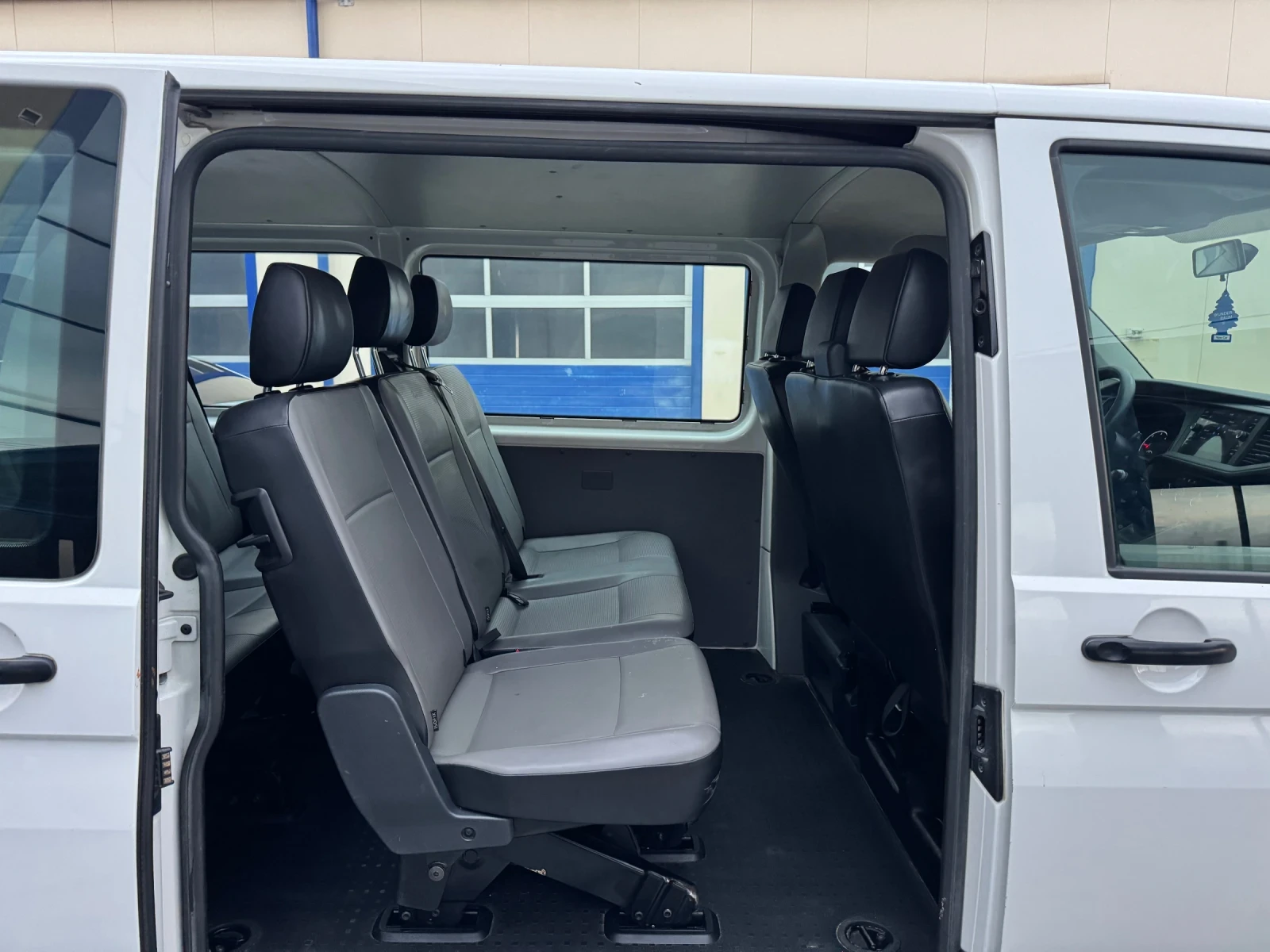 VW T6 .1/8+ 1 места/150к.с/ОБСЛУЖЕНА/РЕАЛНИ КМ, снимка 15 - Бусове и автобуси - 55334462