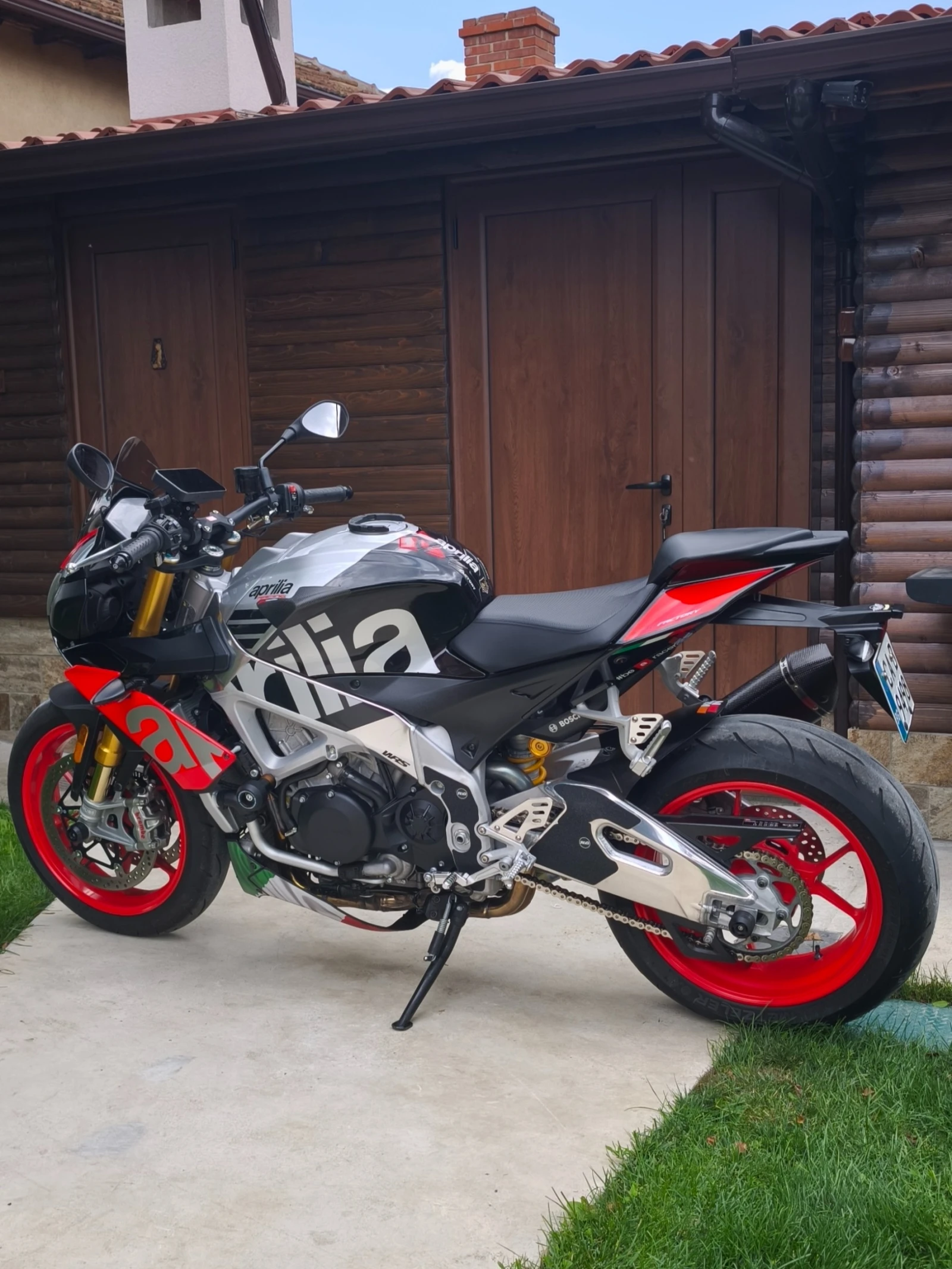 Aprilia Tuono 1100 FACTORY - изображение 2