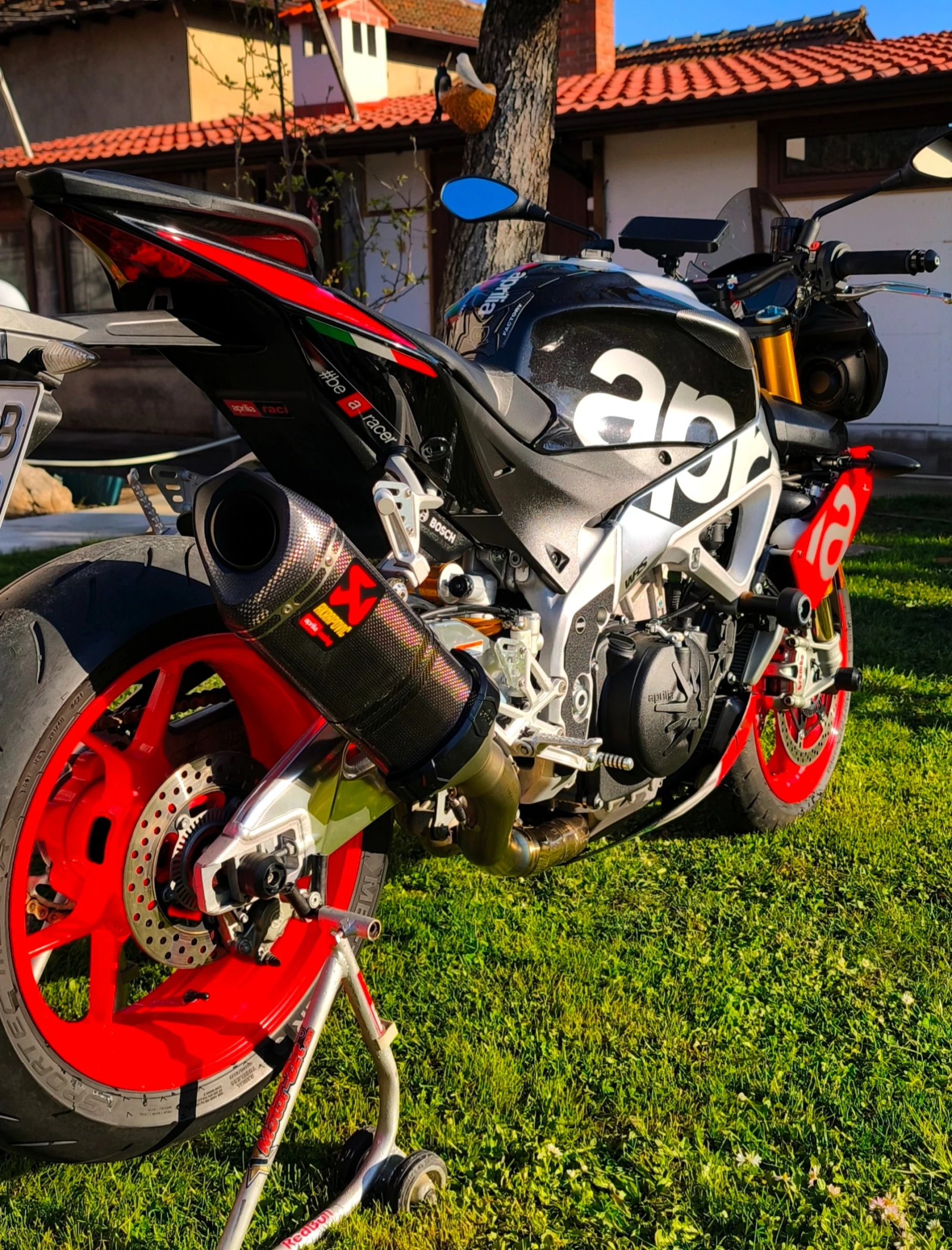 Aprilia Tuono 1100 FACTORY - изображение 3