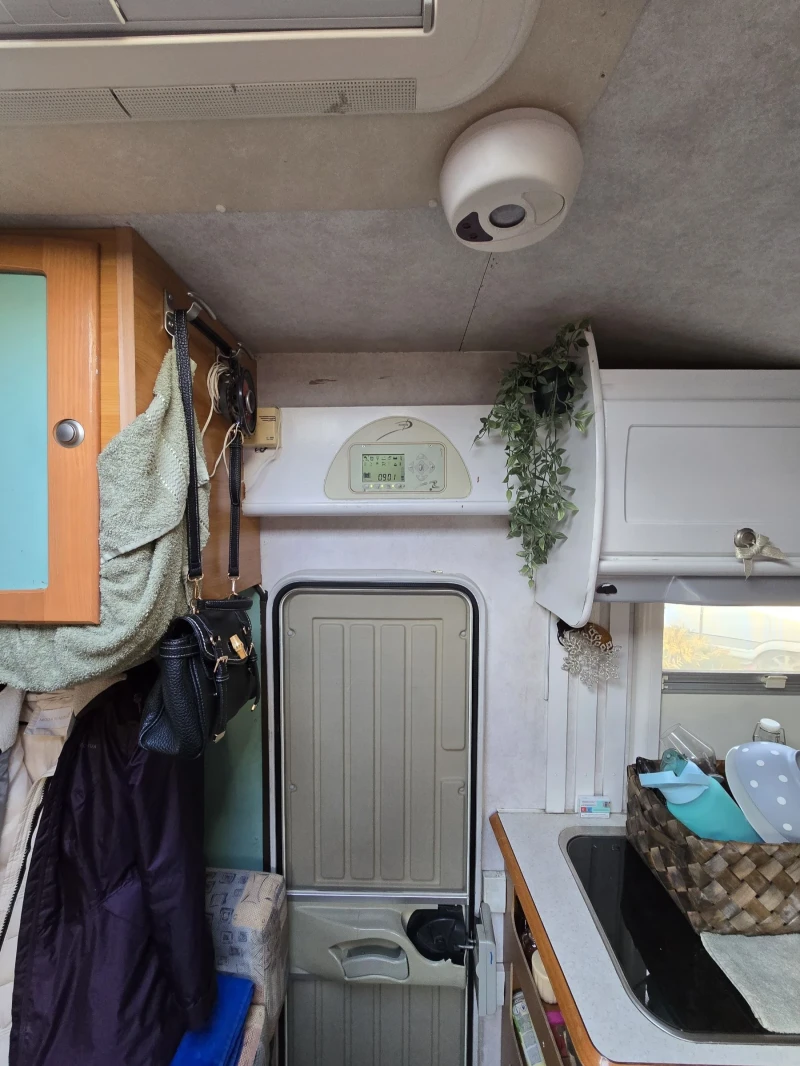 Кемпер Ford Transit , снимка 13 - Каравани и кемпери - 52975264