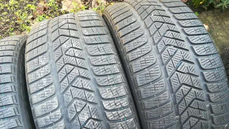 Гуми Зимни 245/40R18, снимка 5 - Гуми и джанти - 26780399