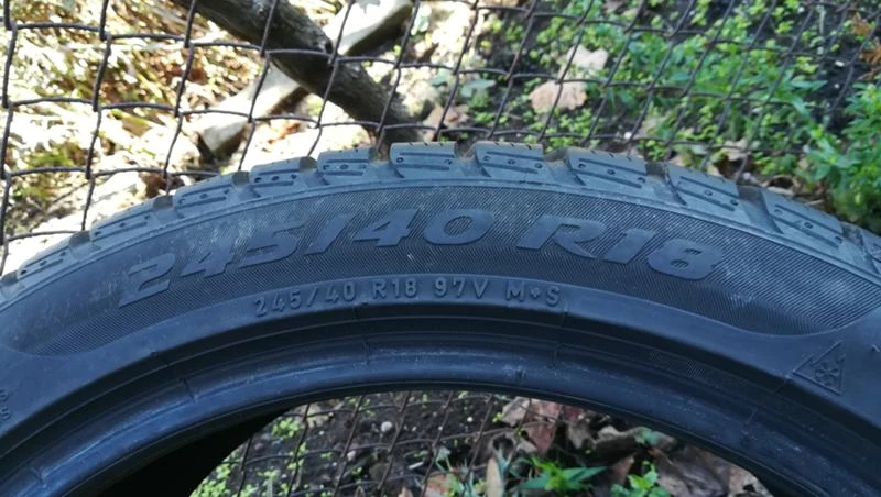 Гуми Зимни 245/40R18, снимка 12 - Гуми и джанти - 26780399