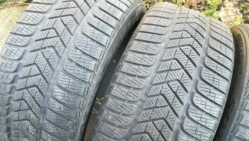 Гуми Зимни 245/40R18, снимка 6 - Гуми и джанти - 26780399