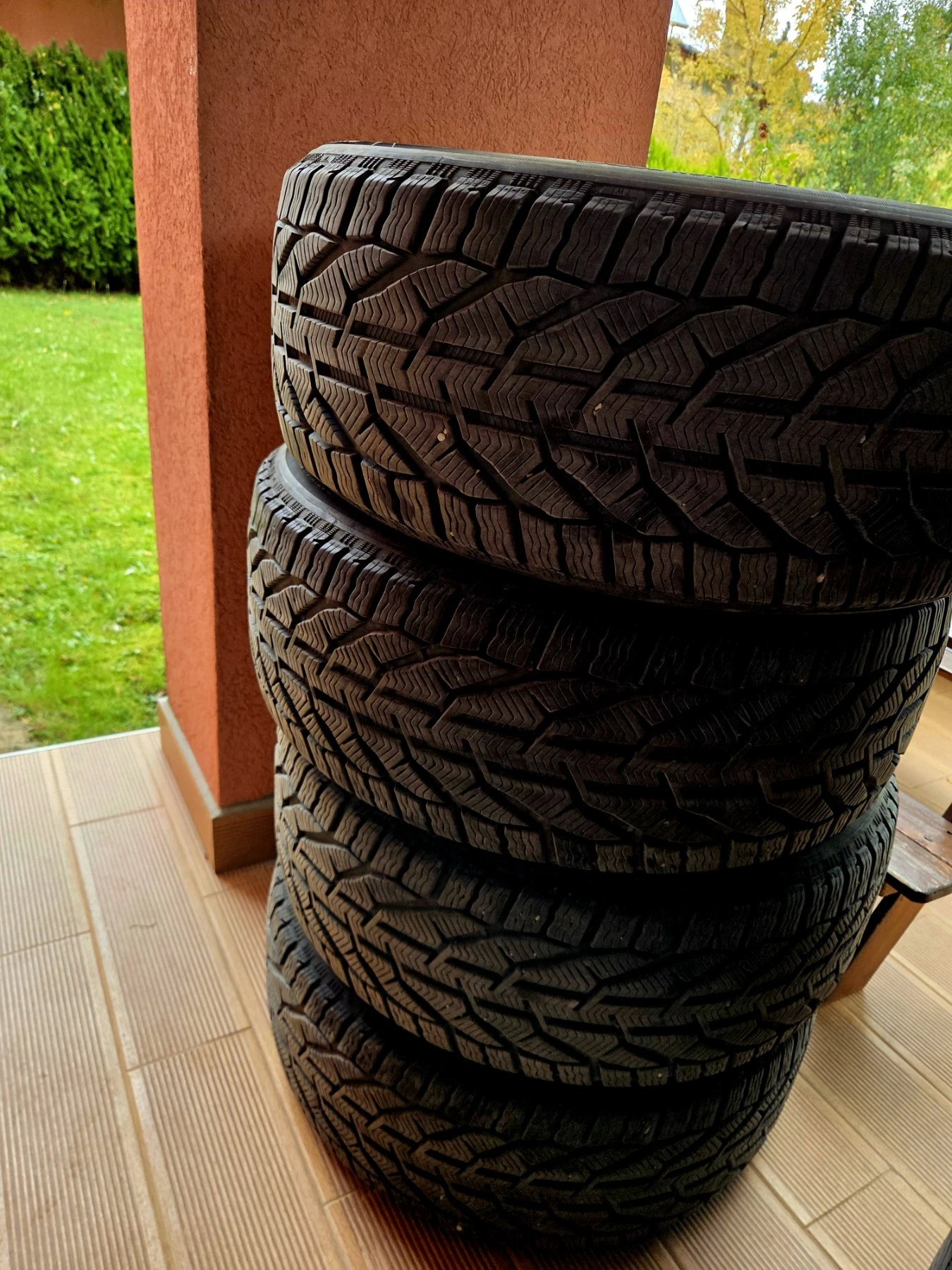 Гуми Зимни 245/45R18