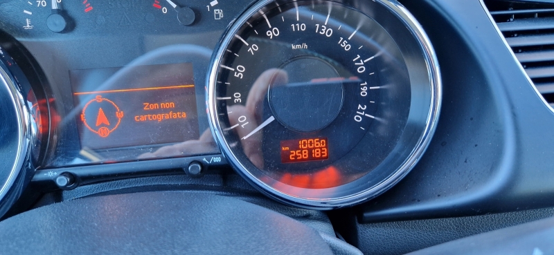 Peugeot 3008 1.6 HDI EURO 5B, снимка 14 - Автомобили и джипове - 43193624