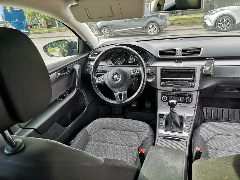 VW Passat Комби, снимка 5 - Автомобили и джипове - 45356406