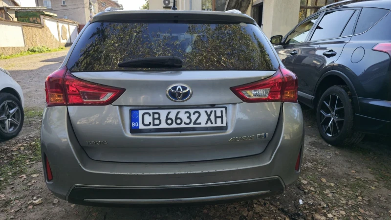 Toyota Auris 1.8i hibrid с ГАЗ, снимка 5 - Автомобили и джипове - 47680989