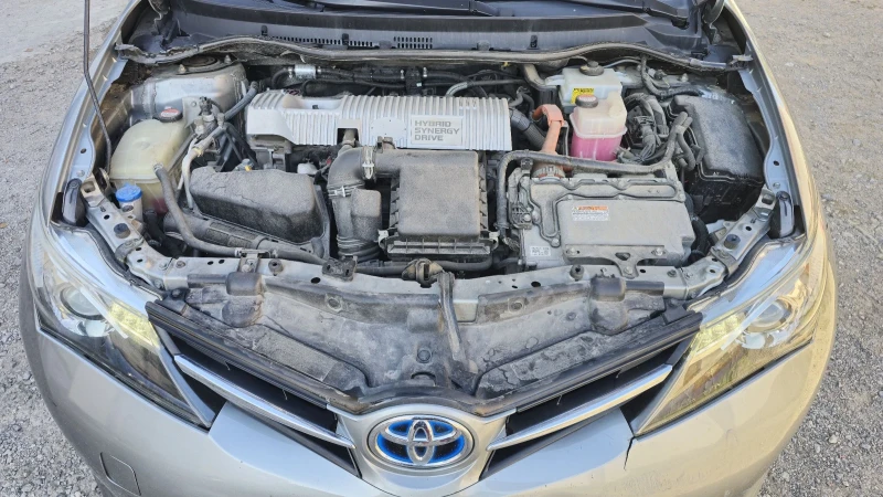 Toyota Auris 1.8i hibrid с ГАЗ, снимка 17 - Автомобили и джипове - 47680989