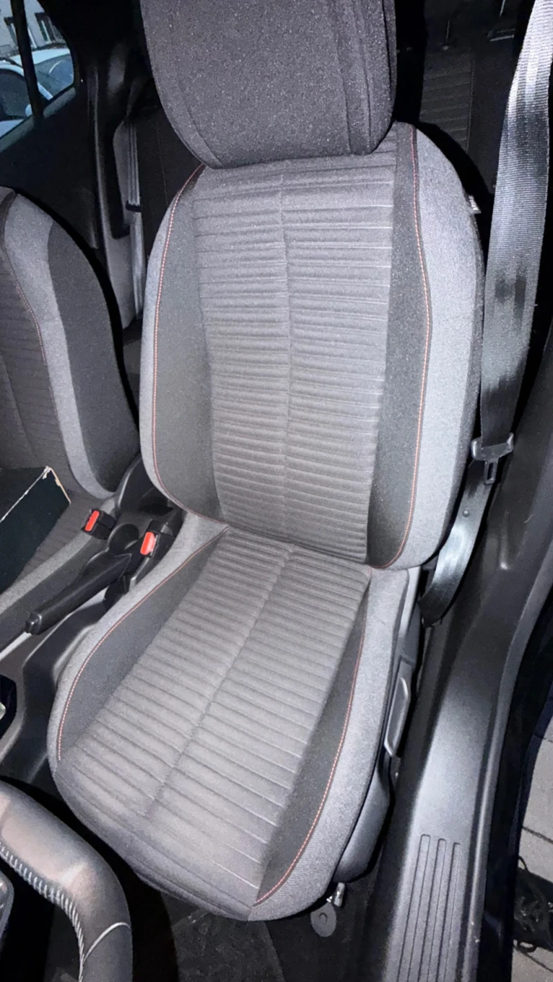 Peugeot 2008 1.2i EAT8 PROMO, снимка 10 - Автомобили и джипове - 52329372