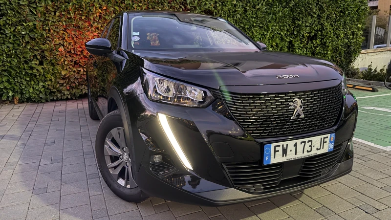 Peugeot 2008 1.2i EAT8 PROMO, снимка 2 - Автомобили и джипове - 52329372