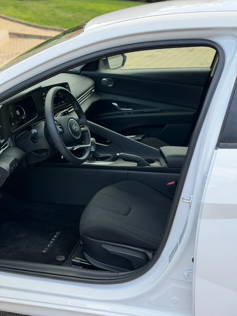 Hyundai Elantra, снимка 8 - Автомобили и джипове - 52514702