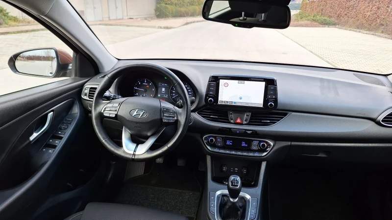 Hyundai I30 1.6-110кс. ВСИЧКИ ЕКСТРИ, снимка 8 - Автомобили и джипове - 52915783