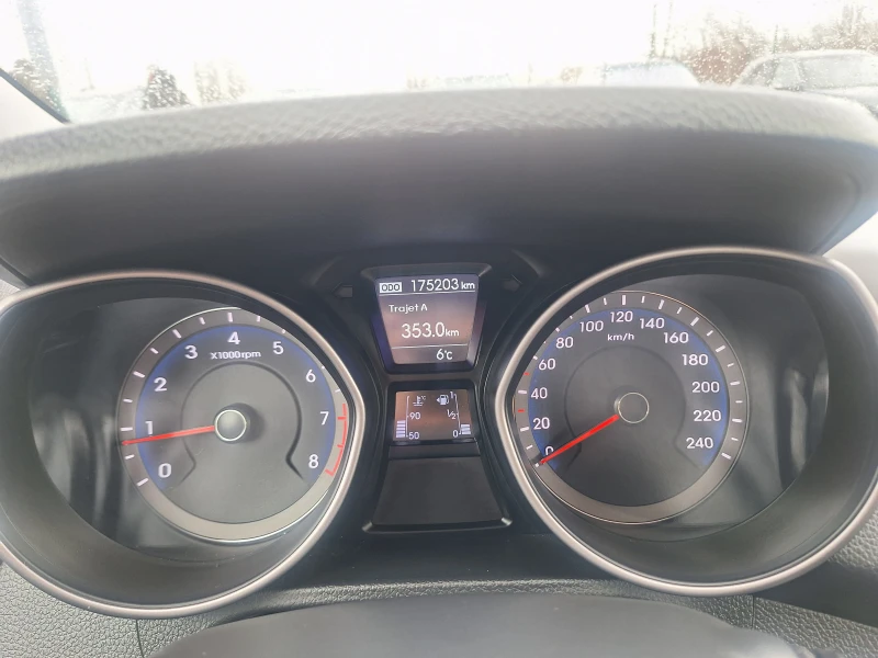 Hyundai I30 1.6 i TOП СЪСТОЯНИЕ, снимка 11 - Автомобили и джипове - 53285851