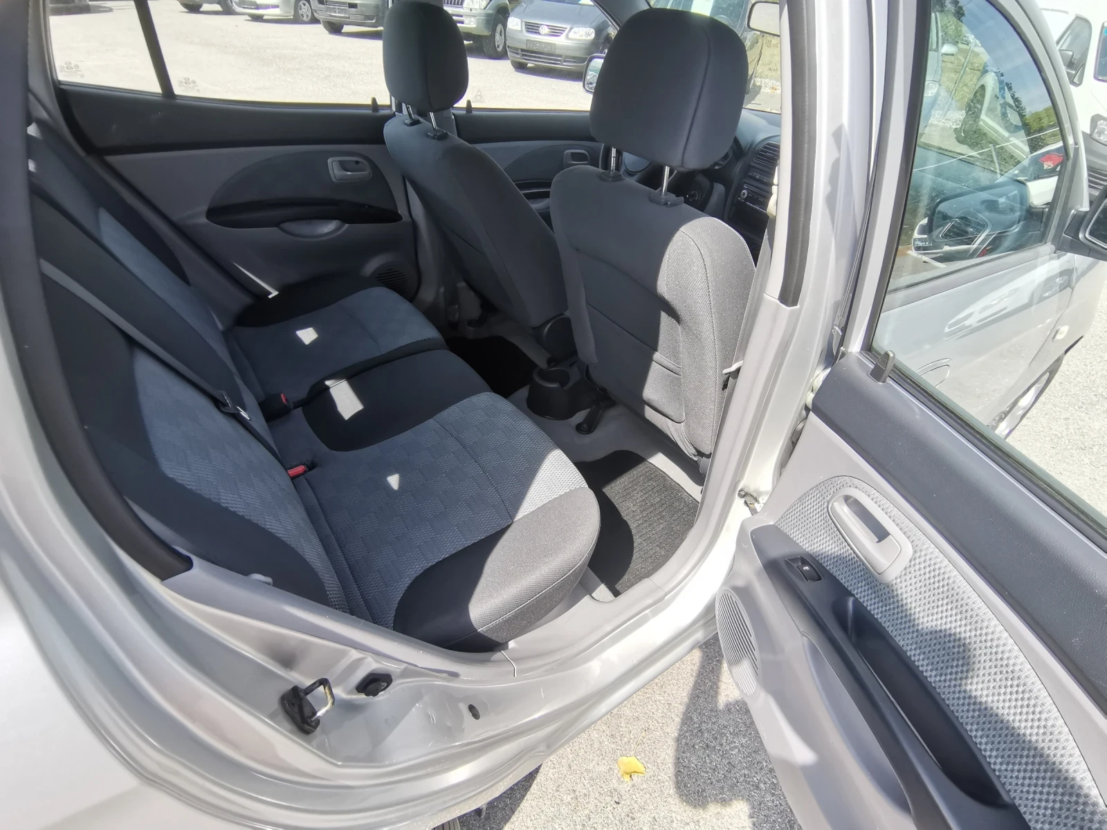 Kia Picanto 1.1i Автоматик - изображение 9