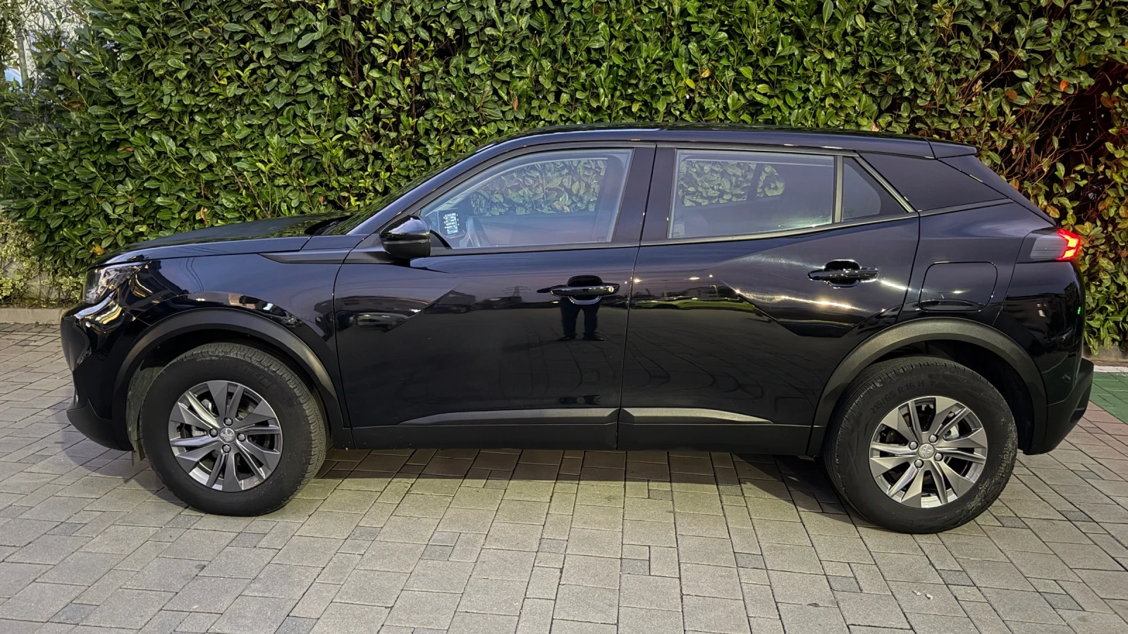 Peugeot 2008 1.2i EAT8 - изображение 7