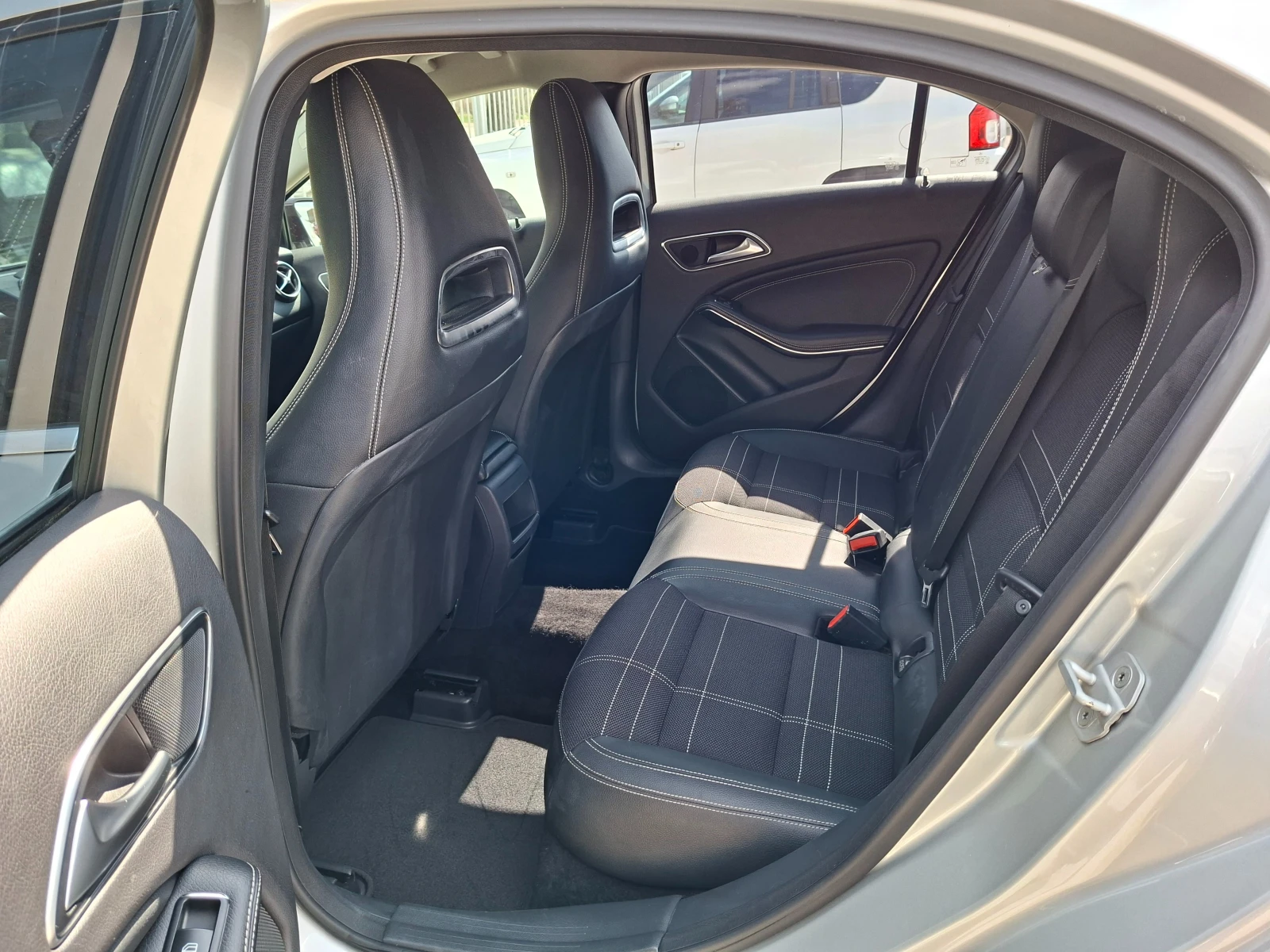 Mercedes-Benz A 180 AMG, снимка 11 - Автомобили и джипове - 53972762