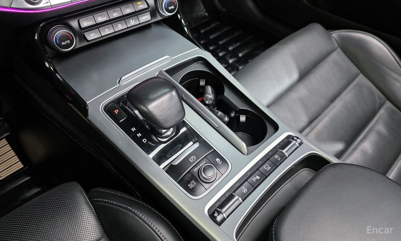 Kia Stinger 3.3* TURBO* AWD* ПОДГРЕВ* ОБДУХВАНЕ, снимка 8 - Автомобили и джипове - 54854791