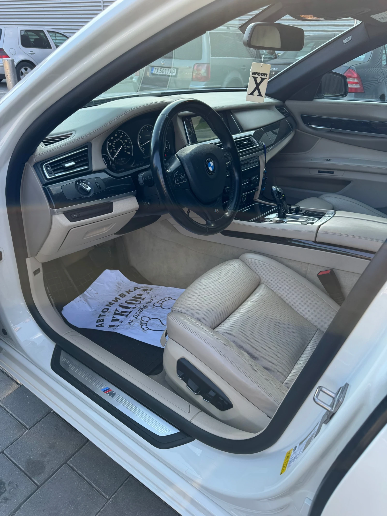 BMW 750, снимка 6 - Автомобили и джипове - 55790403