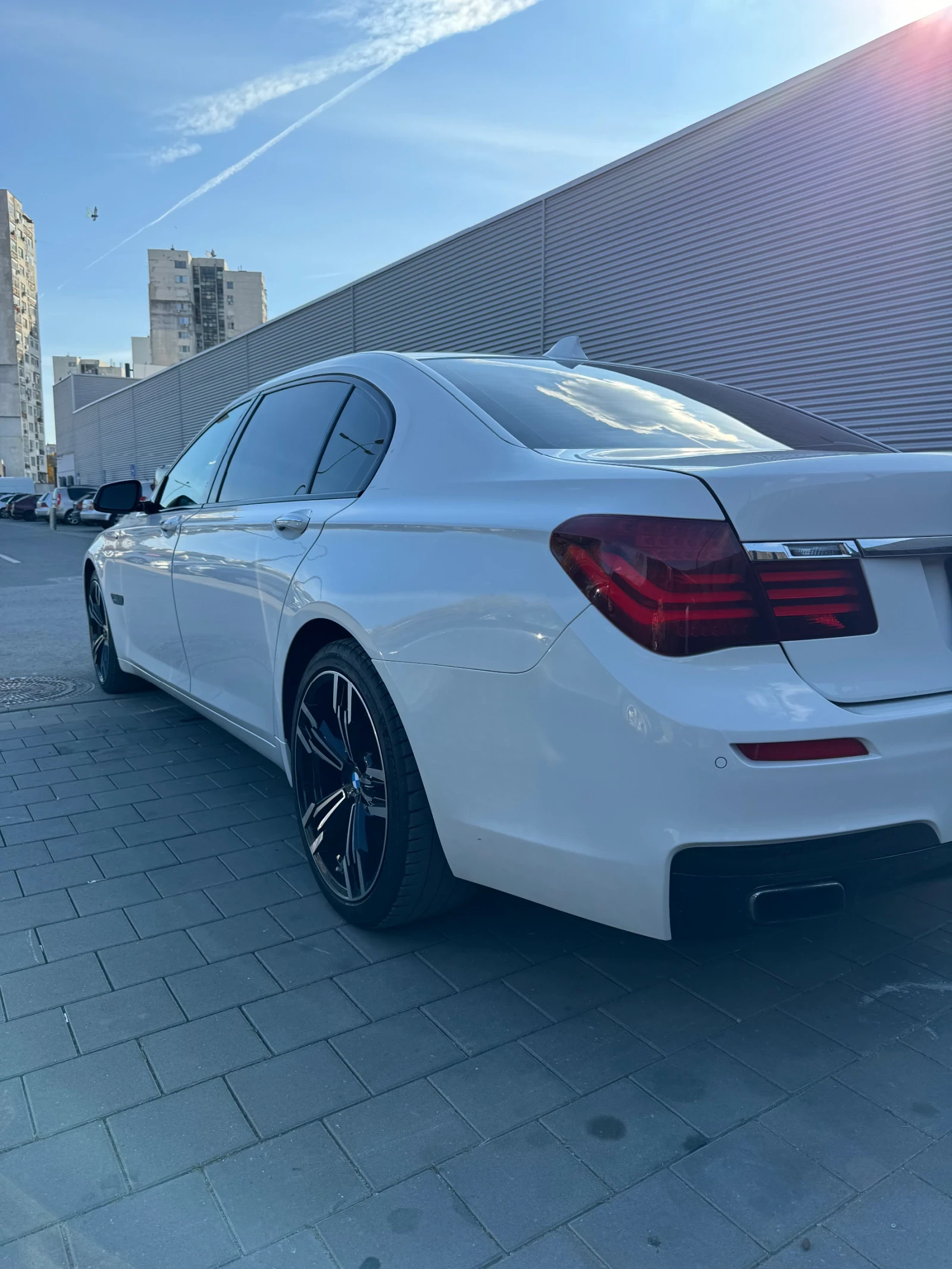 BMW 750, снимка 4 - Автомобили и джипове - 55790403