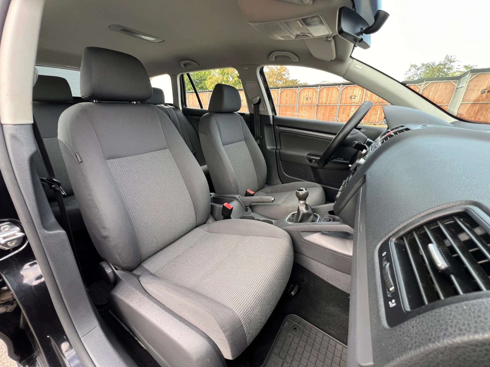 VW Golf 1.9TDI 105k.c , снимка 12 - Автомобили и джипове - 55896458