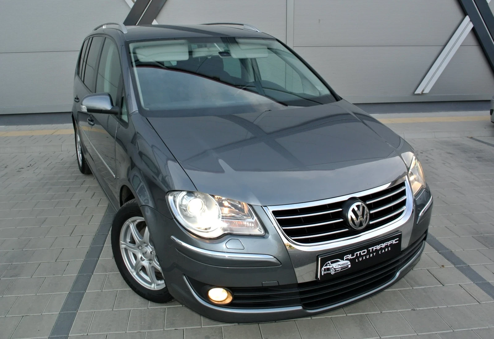 VW Touran 1.9TDI* FACE* РЕГИСТРИРАН* ПОДГРЕВ* NaVi* EURO 4