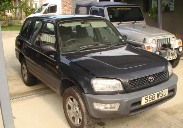 Toyota Rav4 2.0, снимка 2 - Автомобили и джипове - 46834506