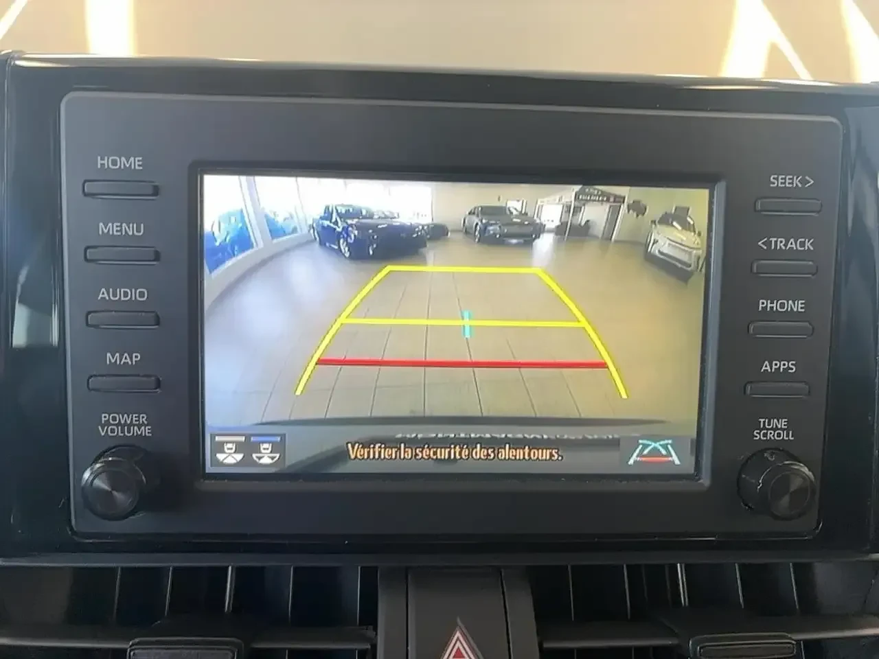 Toyota Rav4 LE AWD HYBRID CAM ОТ ТОЙОТА КАНАДА АДАПТИВЕН КРУИЗ, снимка 17 - Автомобили и джипове - 54653937
