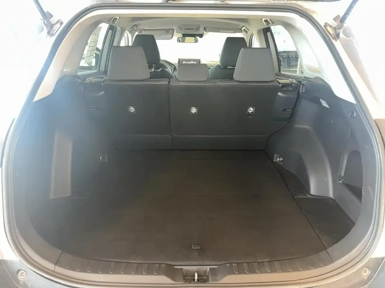 Toyota Rav4 LE AWD HYBRID CAM ОТ ТОЙОТА КАНАДА АДАПТИВЕН КРУИЗ, снимка 14 - Автомобили и джипове - 54653937