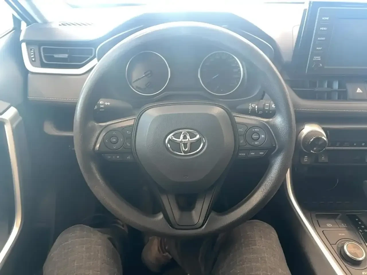 Toyota Rav4 LE AWD HYBRID CAM ОТ ТОЙОТА КАНАДА АДАПТИВЕН КРУИЗ, снимка 10 - Автомобили и джипове - 54653937