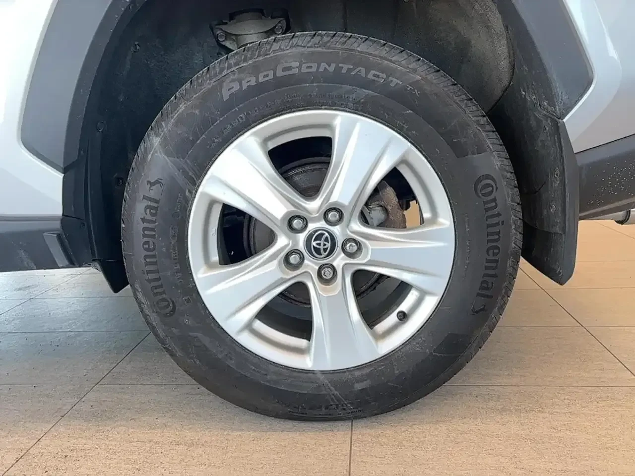 Toyota Rav4 LE AWD HYBRID CAM ОТ ТОЙОТА КАНАДА АДАПТИВЕН КРУИЗ, снимка 12 - Автомобили и джипове - 54653937