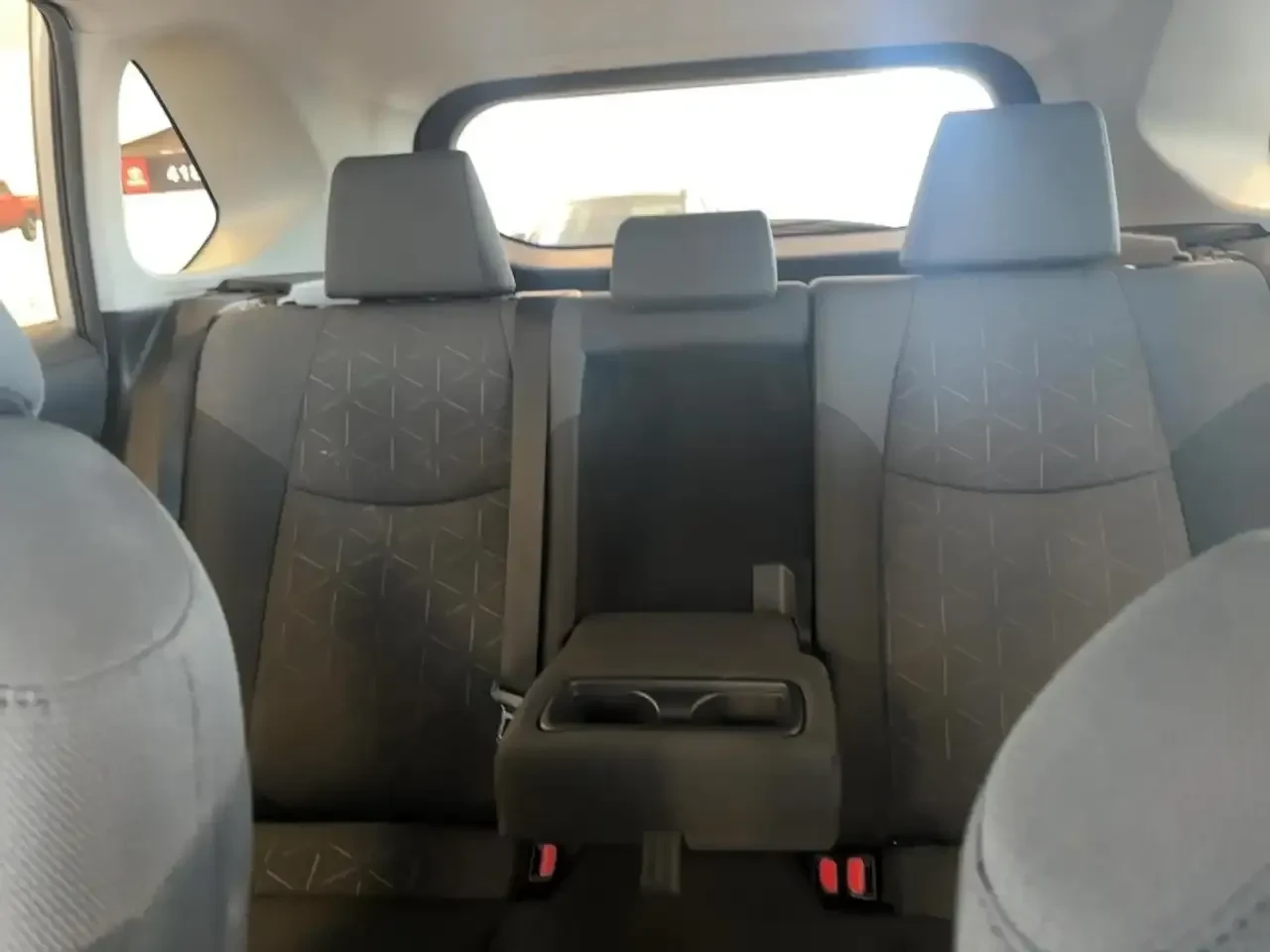 Toyota Rav4 LE AWD HYBRID CAM ОТ ТОЙОТА КАНАДА АДАПТИВЕН КРУИЗ, снимка 16 - Автомобили и джипове - 54653937