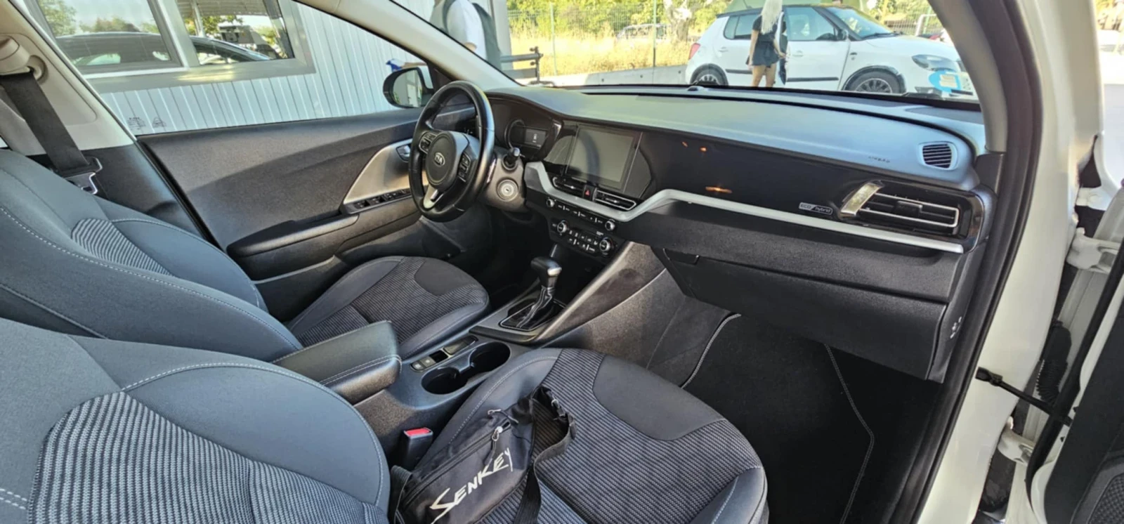 Kia Niro, снимка 9 - Автомобили и джипове - 54781641
